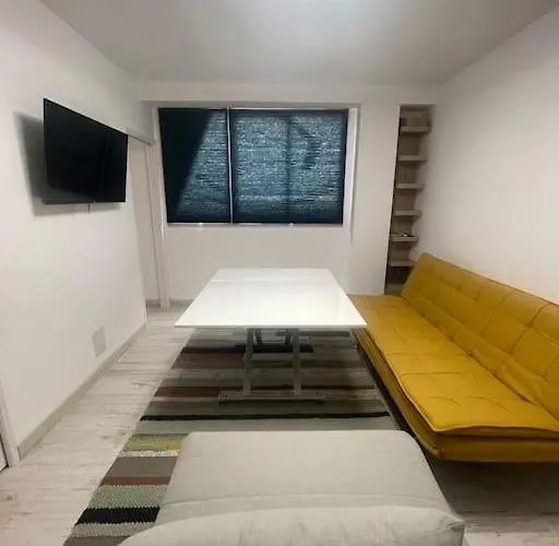 Renovated Modern In The Center Apartament *